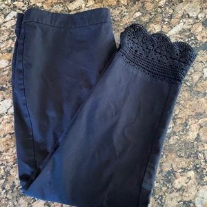Like New! Isaac Mizrahi Ankle Pants with Crochet